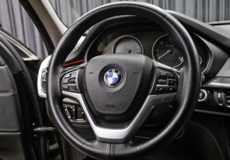 Подержанный автомобиль BMW X5 2017 года (16 фото)
