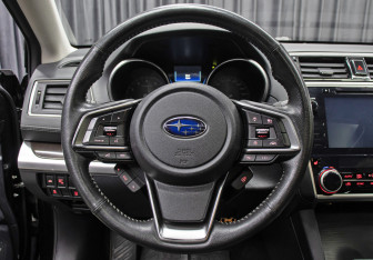 Подержанный автомобиль Subaru Legacy Sedan 2018 года (14 фото)