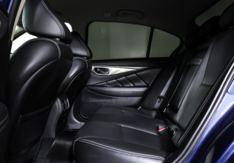 Подержанный автомобиль Infiniti Q50 2018 года (11 фото)