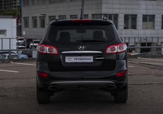 Подержанный автомобиль Hyundai Santa Fe 2011 года (6 фото)