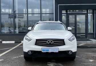 Подержанный автомобиль Infiniti QX70 2016 года (2 фото)