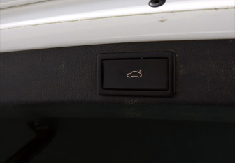 Подержанный автомобиль Skoda Octavia Wagon 2014 года (8 фото)