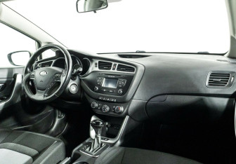 Подержанный автомобиль Kia Ceed Hatchback 2013 года (5 фото)