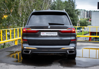 Подержанный автомобиль BMW X7 2019 года (5 фото)