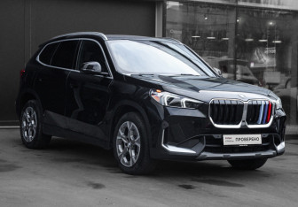 Подержанный автомобиль BMW X1 2022 года (3 фото)
