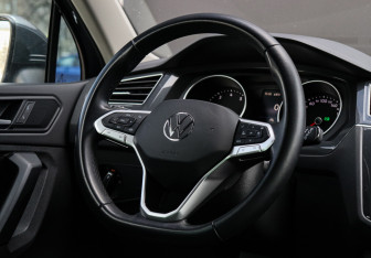 Подержанный автомобиль Volkswagen Tiguan 2021 года (12 фото)