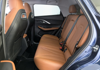 Подержанный автомобиль Omoda C5 2023 года (10 фото)