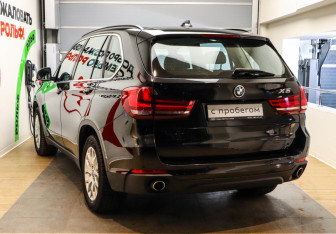 Подержанный автомобиль BMW X5 2016 года (6 фото)