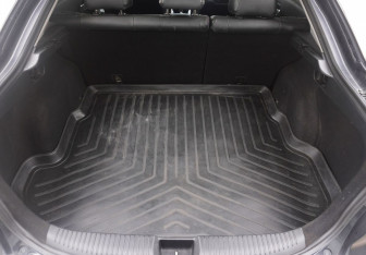 Подержанный автомобиль Mazda 6 Liftback 2006 года (9 фото)