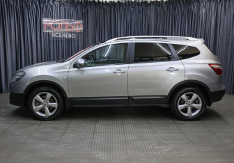 Подержанный автомобиль Nissan Qashqai+2 2010 года (8 фото)