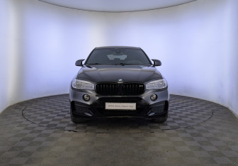 Подержанный автомобиль BMW X6 2019 года (2 фото)