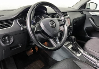 Подержанный автомобиль Skoda Octavia Liftback 2018 года (13 фото)