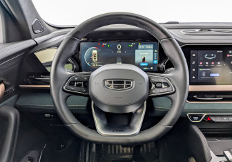 Подержанный автомобиль Geely Monjaro 2024 года (22 фото)