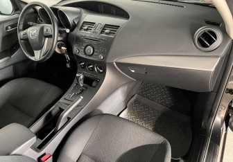 Подержанный автомобиль Mazda 3 Hatchback 2013 года (9 фото)