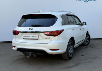 Подержанный автомобиль Infiniti QX60 2017 года (5 фото)