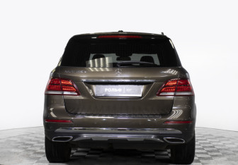 Подержанный автомобиль Mercedes-Benz GLE 2015 года (6 фото)