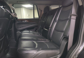 Подержанный автомобиль Cadillac Escalade Suv 2015 года (11 фото)