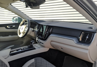 Подержанный автомобиль Volvo XC60 2021 года (11 фото)