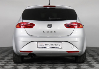 Подержанный автомобиль SEAT Leon Hatchback 2011 года (6 фото)