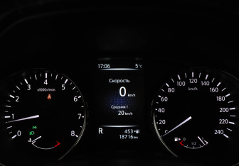 Подержанный автомобиль Nissan Qashqai 2017 года (11 фото)