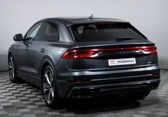 Подержанный автомобиль Audi Q8 2021 года (7 фото)