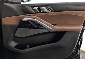 Подержанный автомобиль BMW X6 2025 года (24 фото)