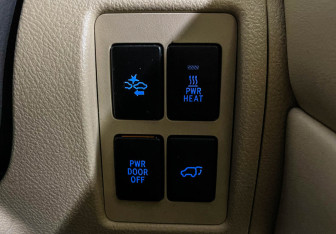 Подержанный автомобиль Toyota Land Cruiser Suv 2016 года (15 фото)