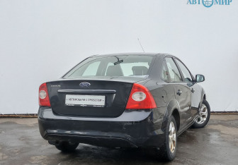 Подержанный автомобиль Ford Focus Sedan 2011 года (5 фото)
