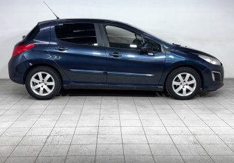 Подержанный автомобиль Peugeot 308 Hatchback 2013 года (4 фото)