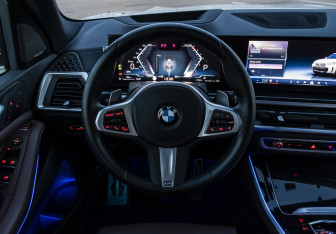 Подержанный автомобиль BMW X5 2023 года (10 фото)