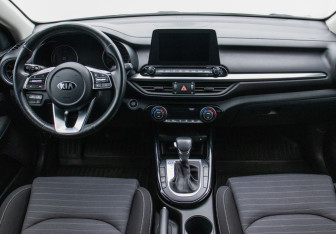 Подержанный автомобиль Kia Cerato Sedan 2019 года (13 фото)