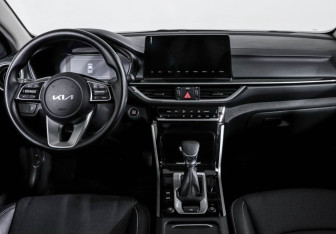 Подержанный автомобиль Kia K3 Sedan 2022 года (12 фото)