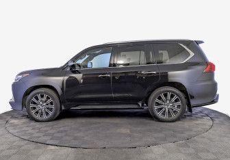 Подержанный автомобиль Lexus LX 2018 года (8 фото)