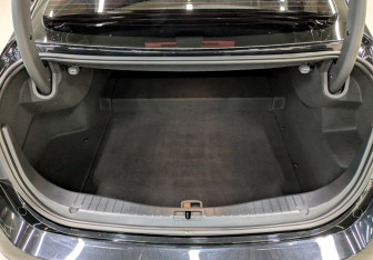 Подержанный автомобиль Hongqi H5 2022 года (18 фото)