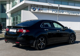 Подержанный автомобиль Honda Accord Sedan 2010 года (5 фото)