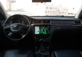 Подержанный автомобиль Skoda Superb Liftback 2012 года (13 фото)