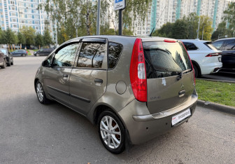 Подержанный автомобиль Mitsubishi Colt Hatchback 2007 года (5 фото)