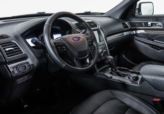 Подержанный автомобиль Ford Explorer 2019 года (7 фото)