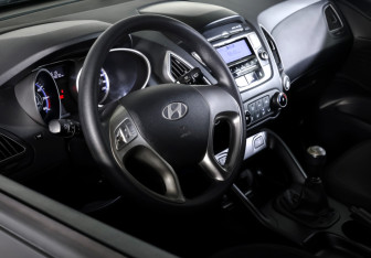 Подержанный автомобиль Hyundai ix35 2013 года (14 фото)