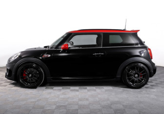 Подержанный автомобиль MINI Hatch 2016 года (8 фото)