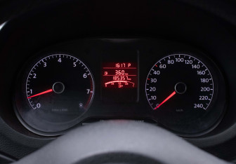 Подержанный автомобиль Volkswagen Polo Sedan 2011 года (12 фото)