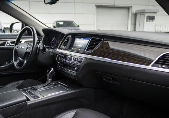 Подержанный автомобиль Hyundai Genesis 2016 года (10 фото)