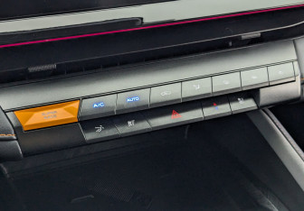 Подержанный автомобиль Changan UNI-V 2023 года (28 фото)