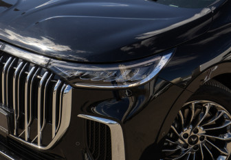 Подержанный автомобиль Voyah Dream 2023 года (38 фото)