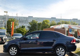 Подержанный автомобиль Volkswagen Polo Sedan 2013 года (6 фото)