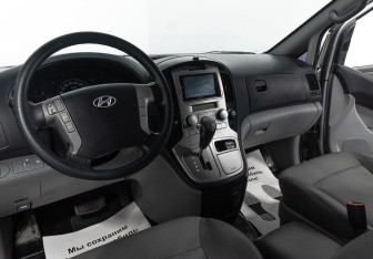 Подержанный автомобиль Hyundai Grand Starex 2011 года (8 фото)
