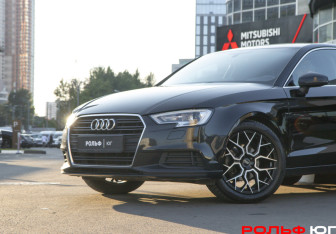 Подержанный автомобиль Audi A3 Sedan 2018 года (16 фото)