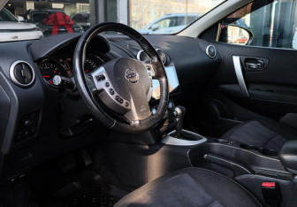 Подержанный автомобиль Nissan Qashqai 2013 года (14 фото)