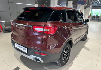 Подержанный автомобиль Lifan X70 2018 года (3 фото)