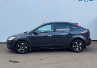 Подержанный автомобиль Ford Focus Hatchback 2009 года (5 фото)